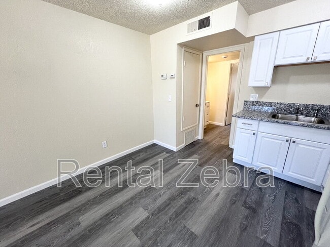 Building Photo - 1183 Kelso St