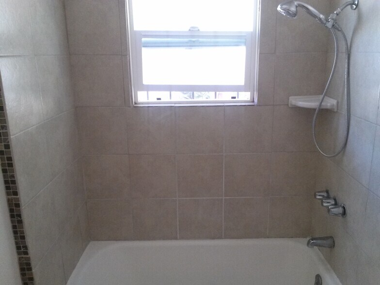 Building Photo - 720 Walnut St