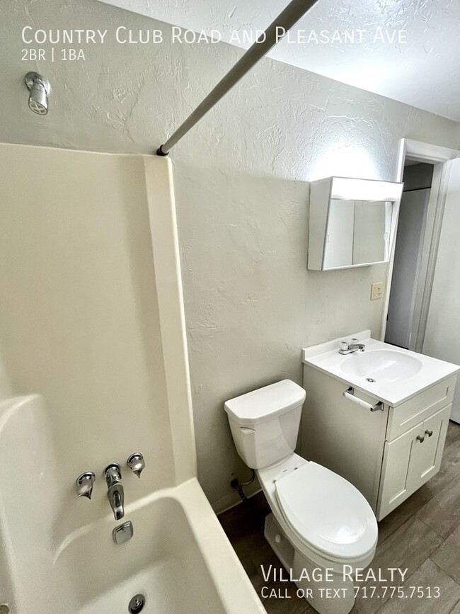 Building Photo - Roomy, remodeled 2-bed w/ on-site laundry ...