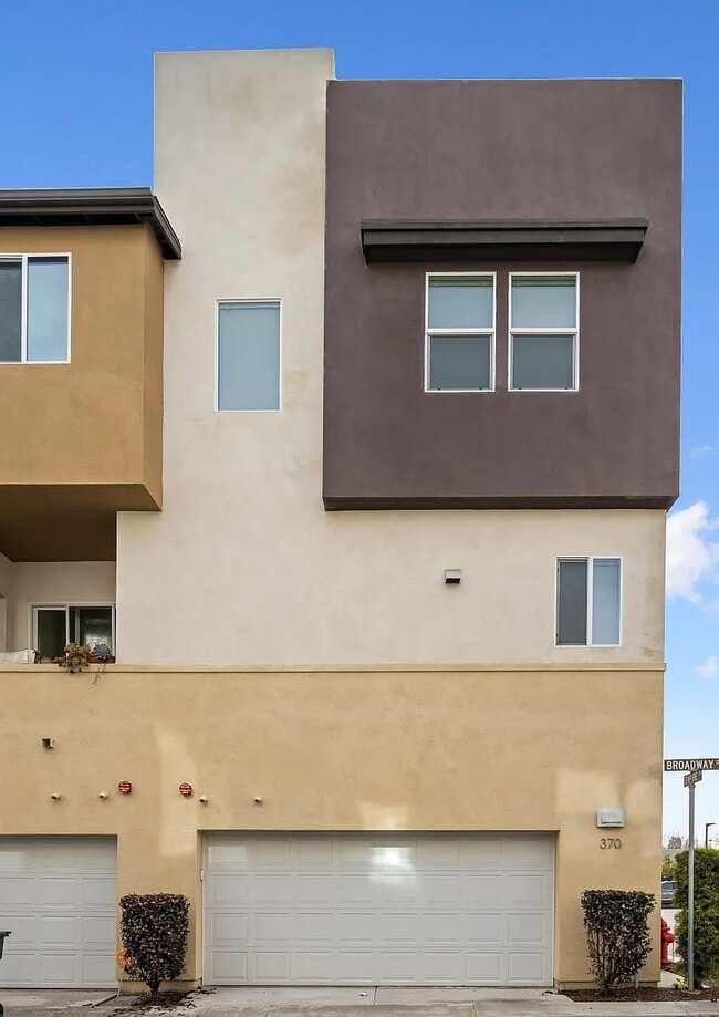 Building Photo - 370 Broadway Dr