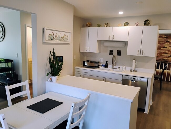 Building Photo - 3061 Pheasant Creek Dr