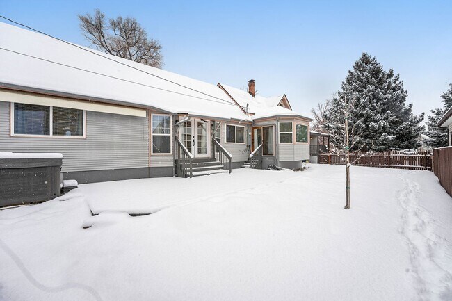 Building Photo - 4 Bed 2.5 Bath Available Now in Sloans Lake!