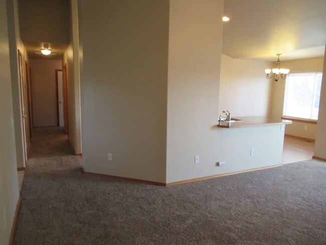 Building Photo - Spacious 3 Bedroom with Office - Fenced Lawn with Lawn Care Provided!