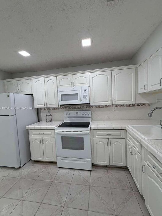 Building Photo - 6538 W 2nd Ct