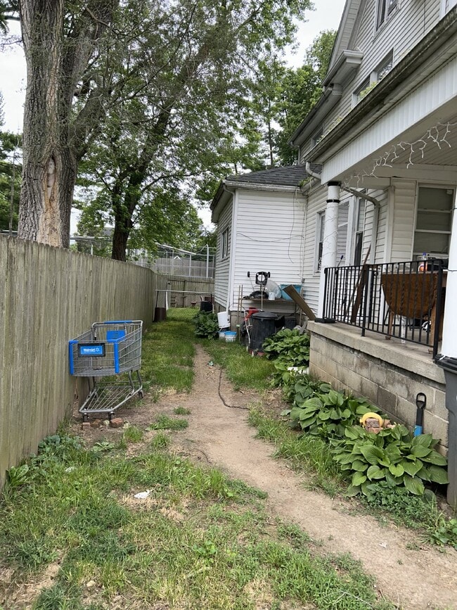 Building Photo - Welcome Home to Your Charming 1-Bedroom Apartment in Troy!