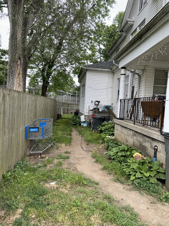 Building Photo - Welcome Home to Your Charming 2-Bedroom Apartment in Troy!