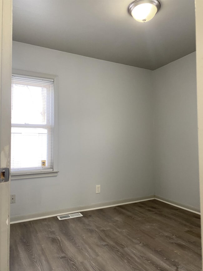 Building Photo - 1336 Chandler Ave