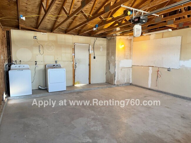 Building Photo - 3 Bed 2 Bath Home Near Military Base!