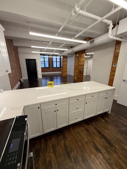 Building Photo - 190 High St