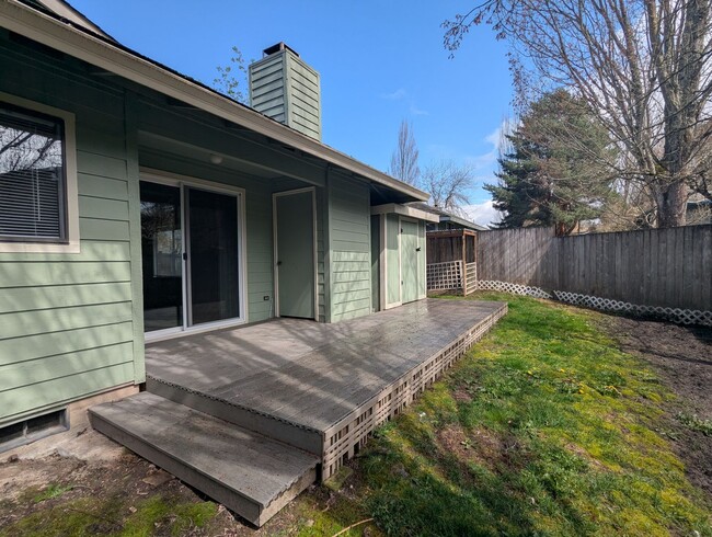 Building Photo - Beautifully Upgraded Duplex Tigard