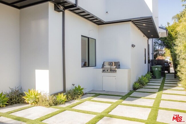 Building Photo - 6546 Colgate Ave