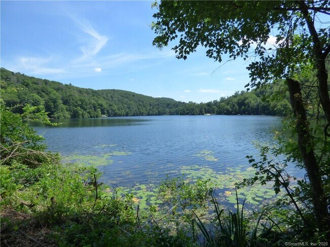 Building Photo - 5 Candlewood Lake Dr
