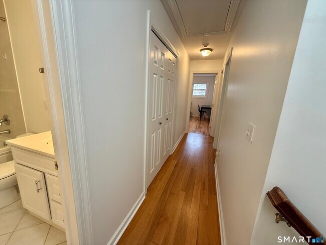 Building Photo - 70 Renwick Pl