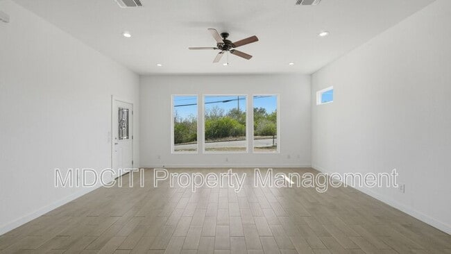 Building Photo - 893 E Mather St