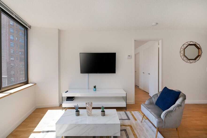 Building Photo - 420 E 92nd St