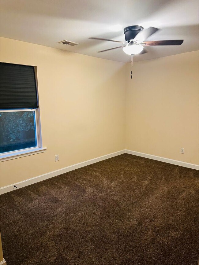 Building Photo - Spacious 4BR Home on 1.98 Acres with Modern Finishes in Tupelo Hills