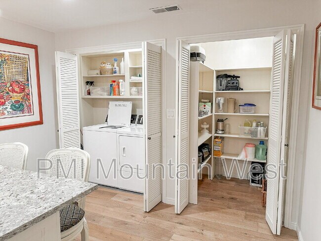 Building Photo - 171 E 3rd Ave