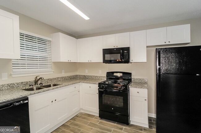 Building Photo - 6251 Village Trace