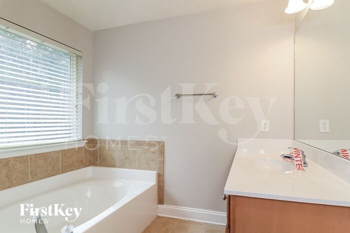 Building Photo - 6256 Cove Creek Dr