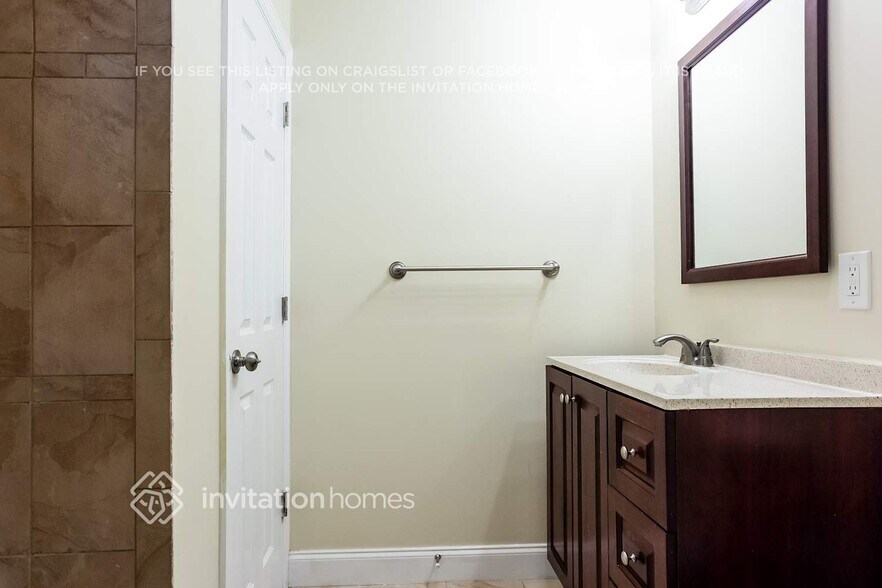 Building Photo - 9504 Bloomfield Dr