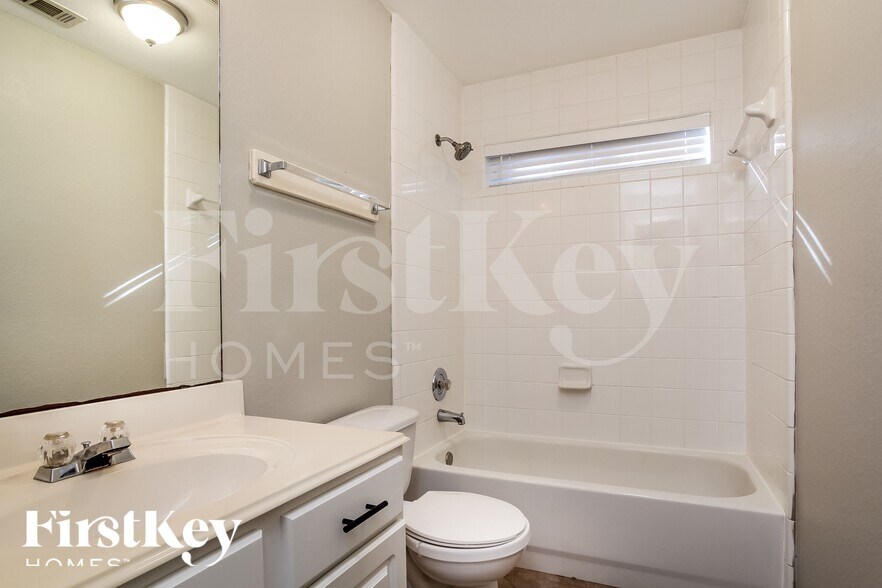 Building Photo - 21538 Forest Colony Dr