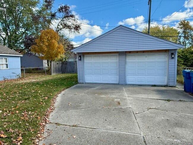 Building Photo - 25620 Tecla Ave