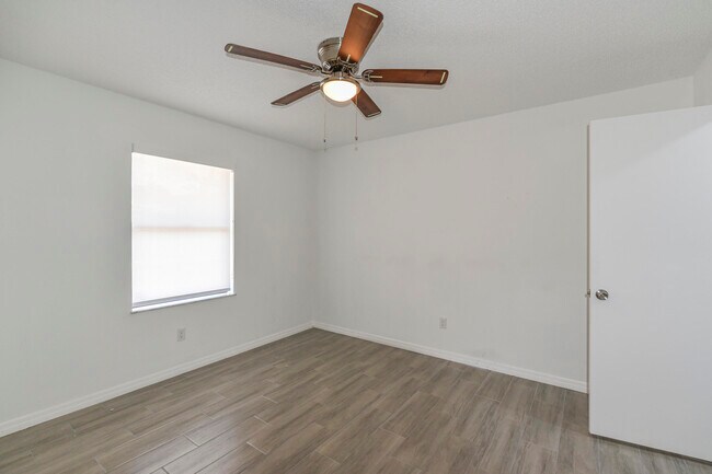 Building Photo - 1168 SE Clifton Ln