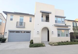 Building Photo - 450 Clubhouse Dr