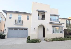 Building Photo - 450 Clubhouse Dr