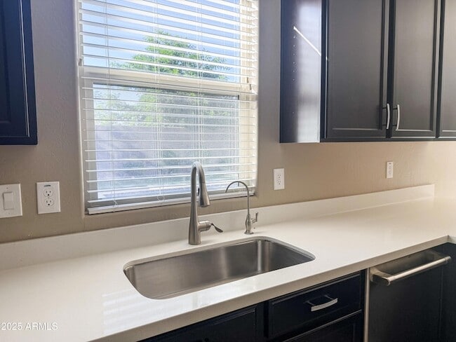 Building Photo - 4711 E Daley Ln