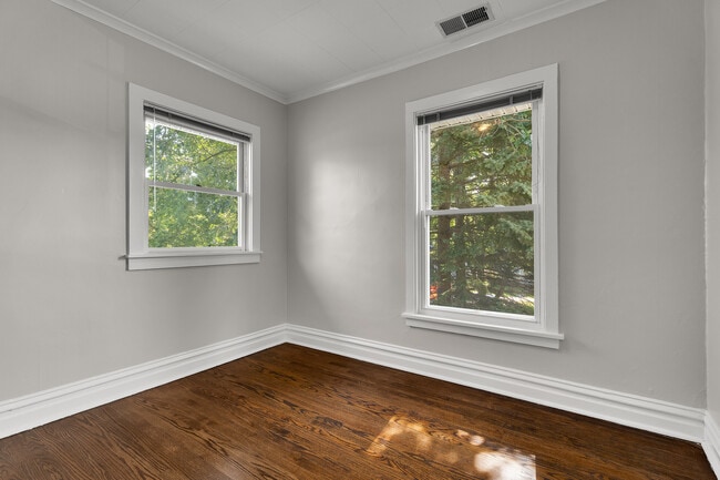 Building Photo - 1322 Wilmette Ave