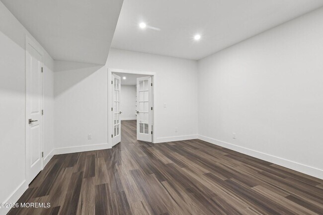 Building Photo - 2 Dogleg Ln