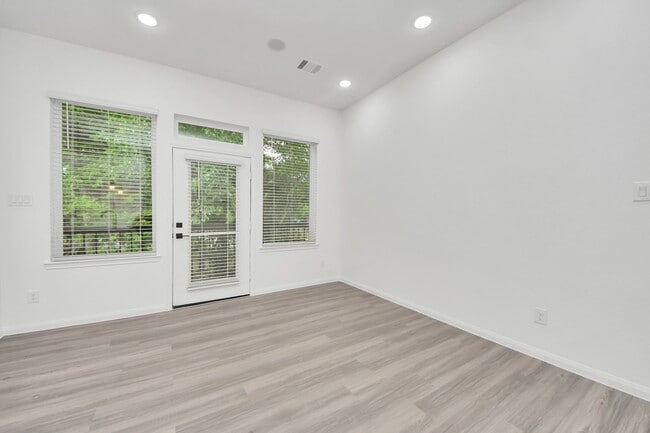 Building Photo - 5103 Mallow St