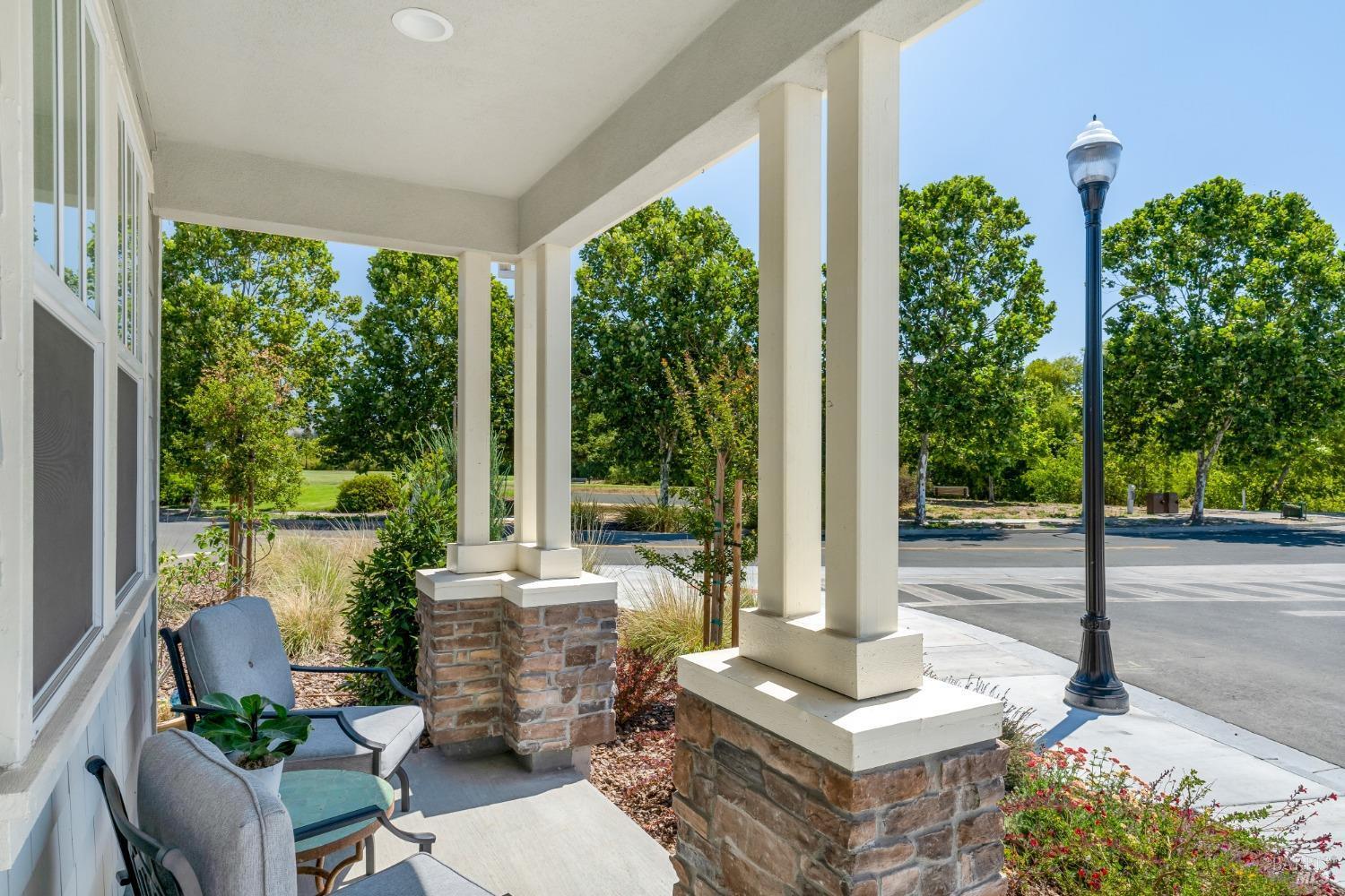 Park from front portico - 1429 Brody Bird Ln