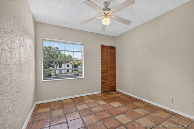 Building Photo - 5451 Verona Dr
