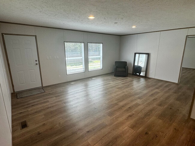 Building Photo - 97 Bridgeside Rd
