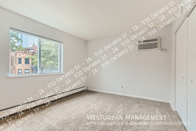 Building Photo - Convenient Living in Downtown Oak Park