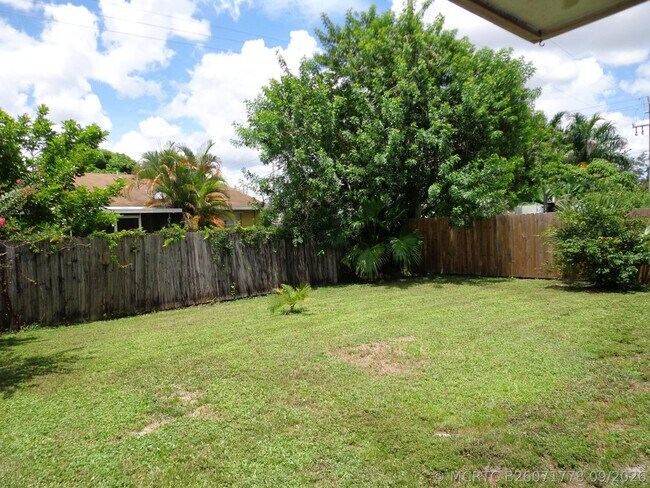 Building Photo - 11751 Oleander Dr