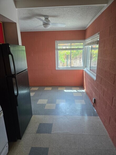 Building Photo - 1305 Phillips Ave