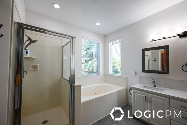 Building Photo - 1034 Lincoln Ln