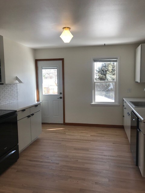 Building Photo - 2421 Hoard St