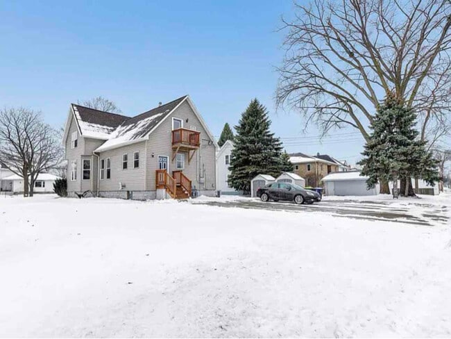 Building Photo - 625 N Maple Ave