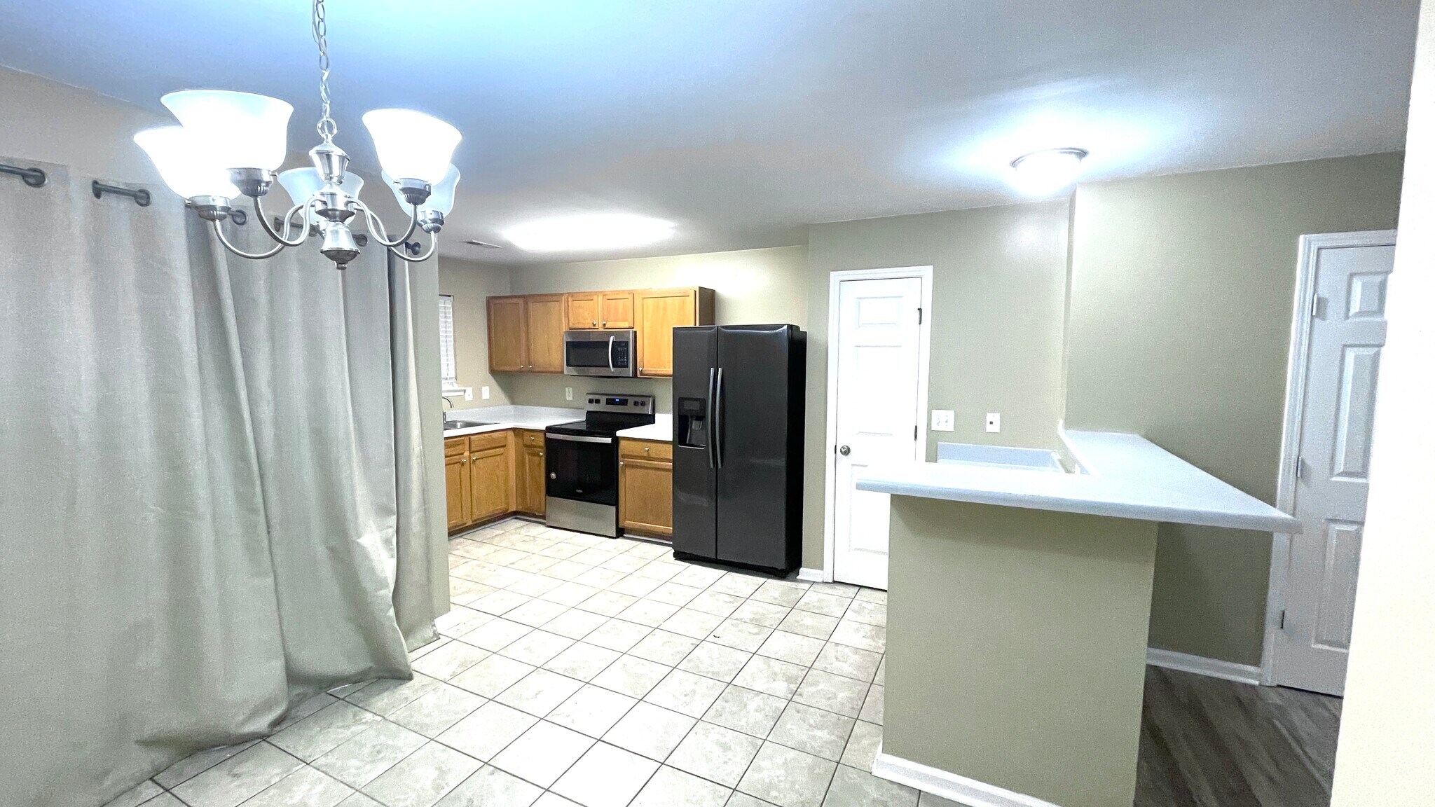 Building Photo - 711 Crestwell Cir SW
