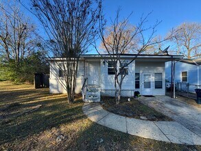 Building Photo - 3BR/1BA Northport
