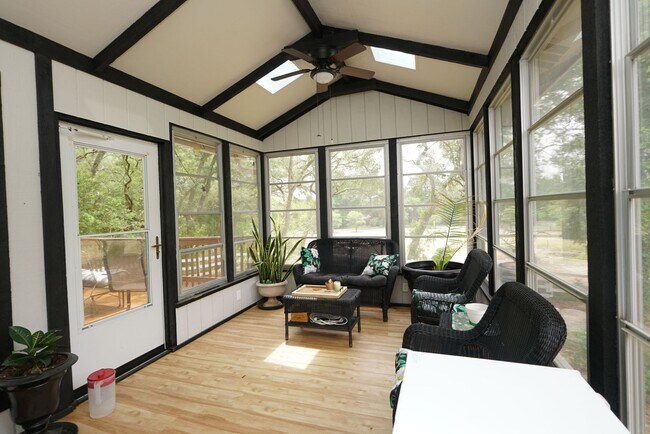 Building Photo - Updated 4 bedroom home in Bluewater Bay!