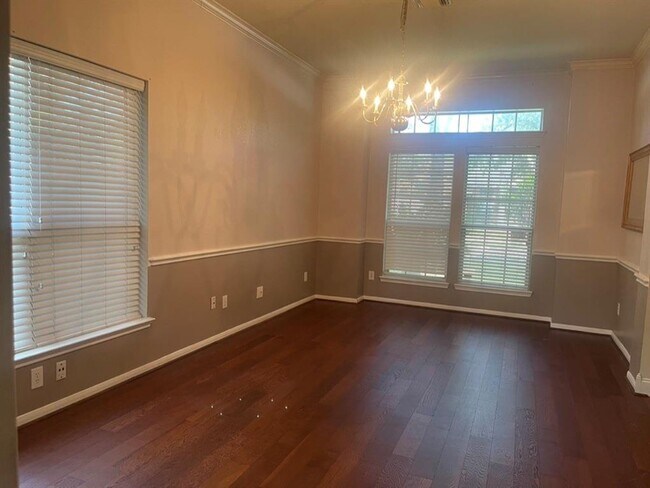 Building Photo - 3810 Hillbrook Dr