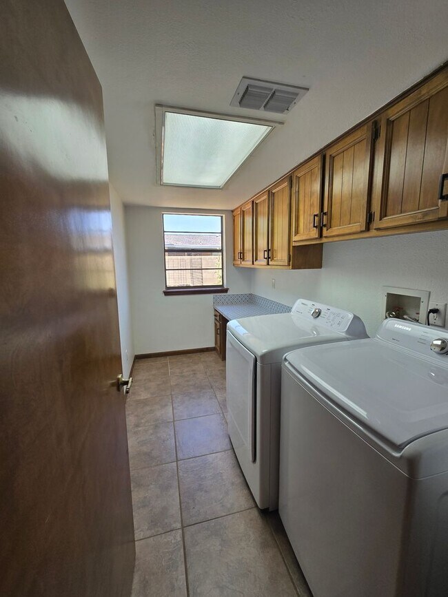 Building Photo - 2116 Circlewood Pl