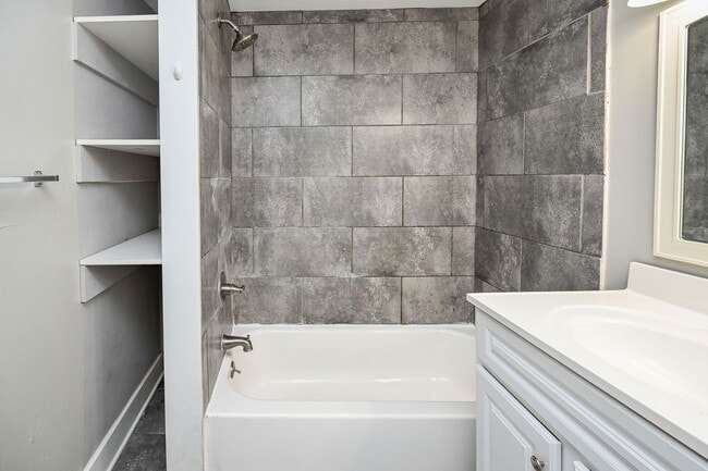 Building Photo - 2317 Stratford Ave