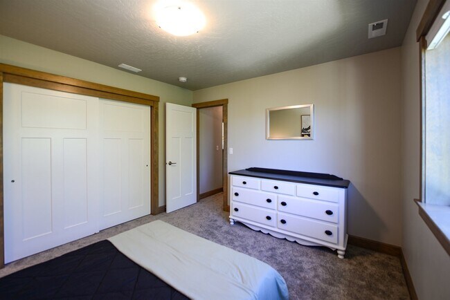 Building Photo - 7878 N Hibiscus Ln