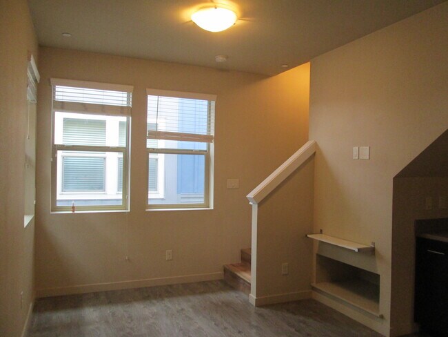 Building Photo - 4321-B SE Division St